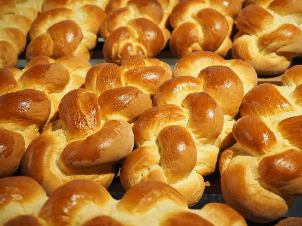 [Foto: frisch gebackener glutenfreier Zopf]
